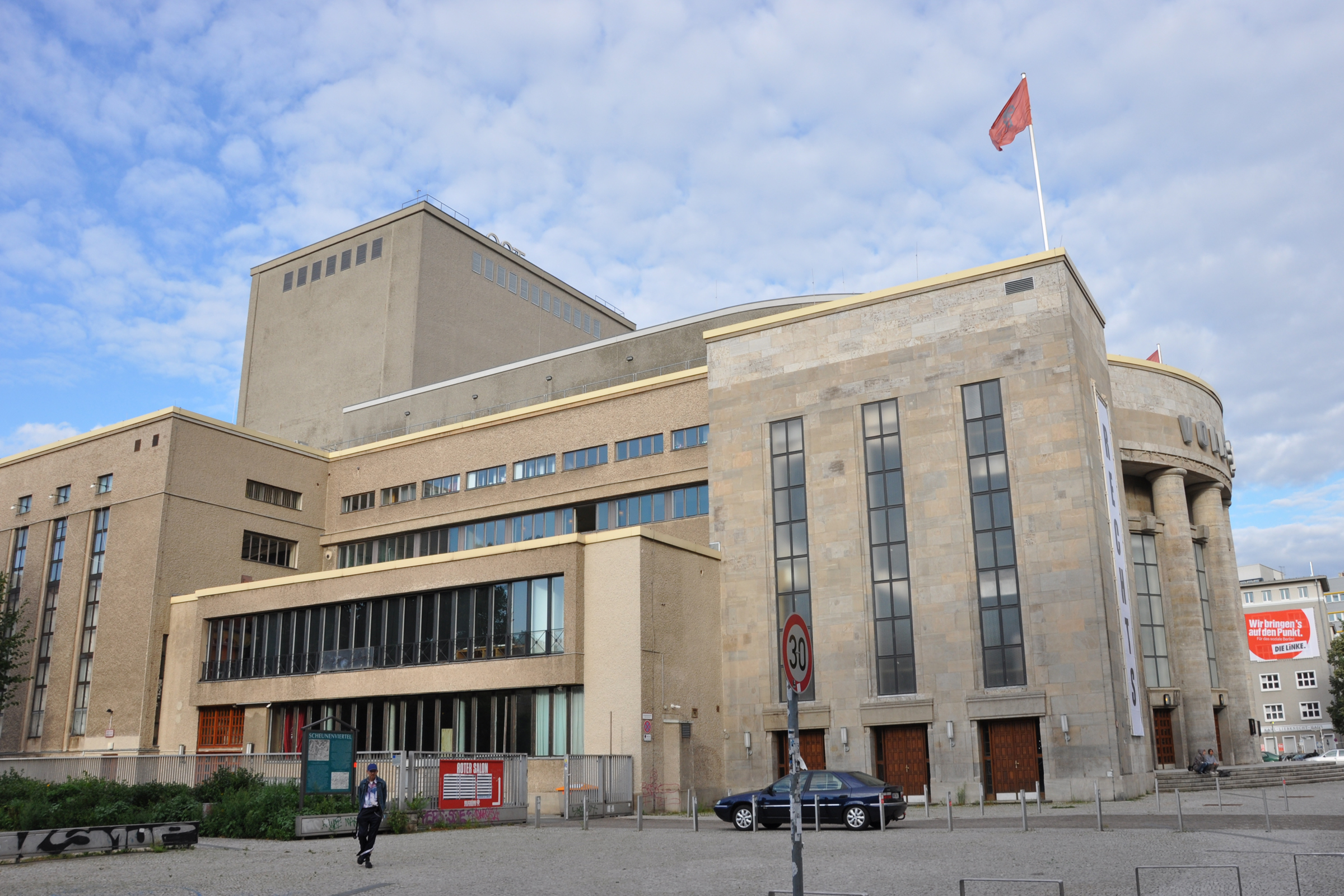 Volksbühne am Rosa-Luxemburg-Platz (Seitenansicht). Foto: Ulrich Horb