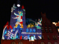 2020: das Rathaus Steglitz leuchtet. Foto: Ulrich Horb 2020: das Rathaus Steglitz leuchtet. Foto: Ulrich Horb